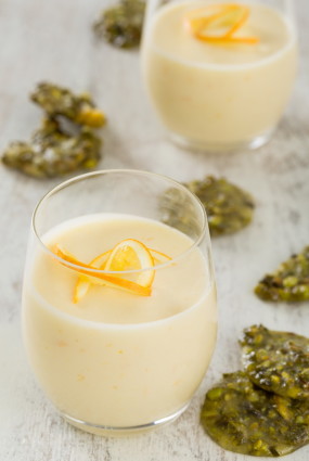 Apelsīnu krēms ar pistāciju kraukšķiem