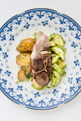 Jēra gaļa ar vasaras dārzeņiem