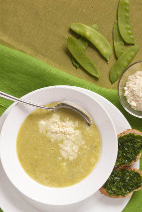 Zaļo zirnīšu un ābolu biezzupa