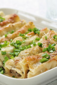Cannelloni ar gaļas, garšaugu un biezpiena pildījumu