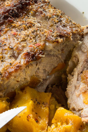 Cepetis ar burkāniem un žāvētām plūmēm, pasniegts ar ķirbi