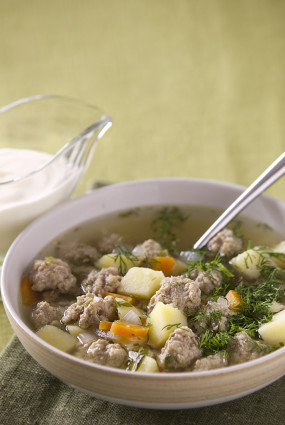 Ātrā frikadeļu zupa