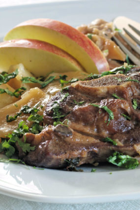 Jēra gaļa ar āboliem