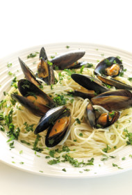 Mīdijas ar spageti vīna mērcē