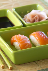 Nigiri ar lasi (rīsi, pārklāti ar lasi)