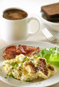 Brokastu omlete ar bekonu