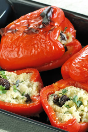 Ar kuskusu pildīta sarkanā paprika