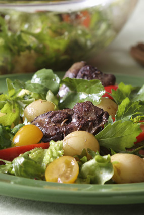 Siltie vistu aknu un kartupeļu salāti ar balzametiķa mērci