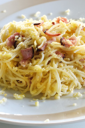 Spageti ar bekonu un Krievijas sieru