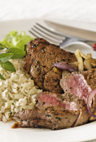 Steiks ar sīpoliem “Bife acebolado”