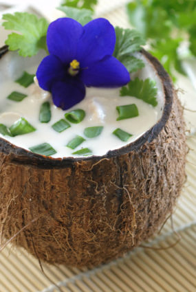 Tradicionāla taizemiešu zupa TOM KHA
