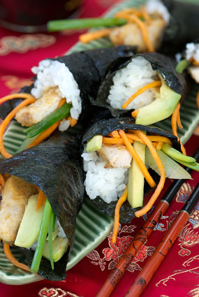 Temaki suši (tūtiņas) ar ceptām vistas strēmelītēm