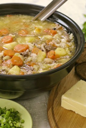 Dunduru sitamā zupa jeb zupa no vērša astes