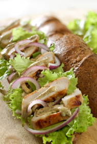 Bagete ar vistas fileju un avokado