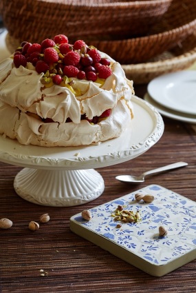Pistāciju pavlovas ar safrāna krēmu