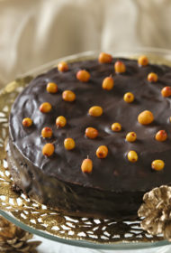 Austriešu Sacher torte ar latvisku piesitienu