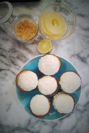 Ananāsu – kokosriekstu kapkeiki