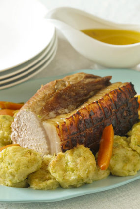 Cepetis brūnā cukura glazūrā ar dārzeņu plācenīšiem