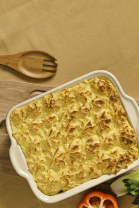 Maltās gaļas sacepums ar kartupeļu cakām