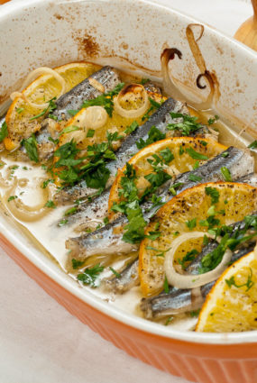 Krāsnī ceptas reņģes ar apelsīnu gredzeniem