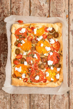 Krāsainais tomātu pīrāgs