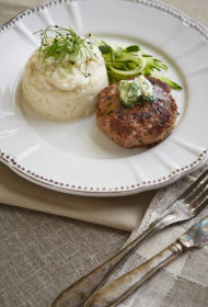 Tītara burgers ar ziedkāpostu biezeni