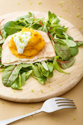 Ķirbju biezenis ar kokosriekstu pienu un laima jogurtu