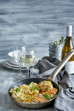 Tagliatelle ar krēmīgu citronu mērci un vistas fileju