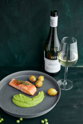 Zaļo zirnīšu biezenis ar foreli un jaunajiem kartupeļiem