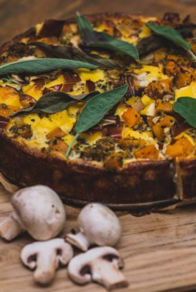 Sāļā tarte ar ķirbi un sēnēm