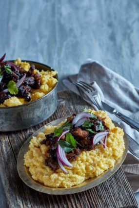 Polenta ar cepeti un plūmēm
