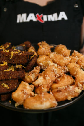 Jāņu siers alus mīklā un mazliet citādi ķiploku grauzdiņi