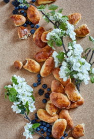 Rauga mīkla un speķa pīrāgi