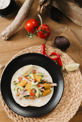 Tako ar dažādām salsām un vistu