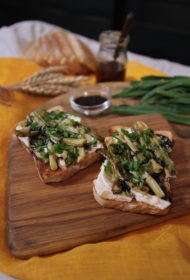 Auzu ierauga tostermaize ar trīs veidu lokiem