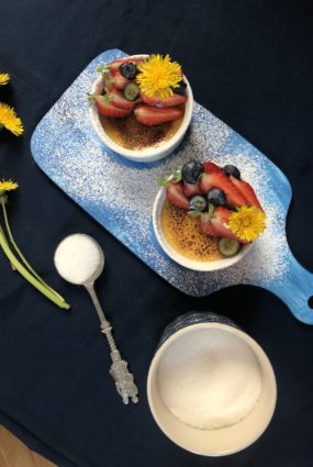 Pieneņu medus brulē ar ogām