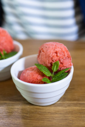 Zemeņu sorbets ar koriandru