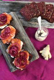 Rudzu biešu maize ar mazsālītu lasi