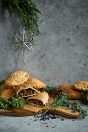 Epanādes ar lēcu pildījumu Indijas garšvielās