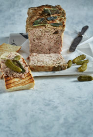 Cūkgaļas un vistu akniņu terīne