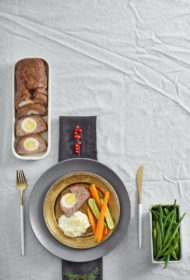 Viltotais zaķis ar selerijas sakņu biezeni