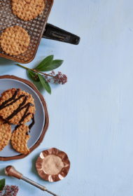 Kraukšķīgās vafeles ar kanēli