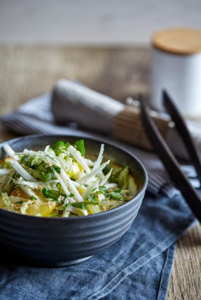 Salāti ar tomātiem un sezama sēklu eļļu