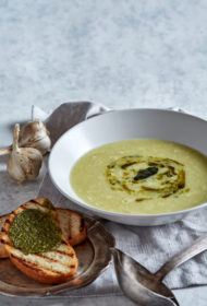 Ķiploku aizdars (zupa) ar grauzdiņiem