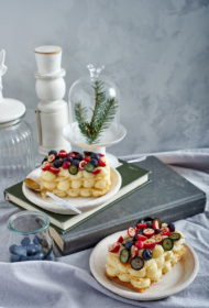 Millefeuille jeb kārtainās mīklas kūka ar vārīto krēmu