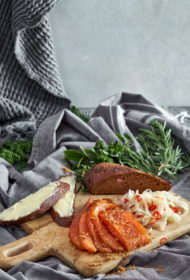 Mazsālīts lasis ar svaigiem fenheļa salātiem