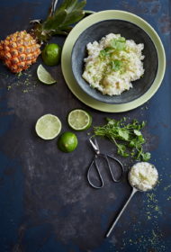 Jasmīnu rīsi ar kokosriekstu pienu un ananasu