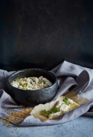 Brūnie pilngraudu rīsi ar laimu, koriandru un balto zivs fileju