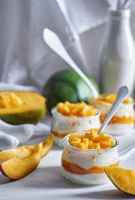 Mango un jogurta deserts