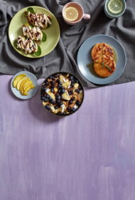 Brokastu pudiņš ar Brī sieru un mellenēm